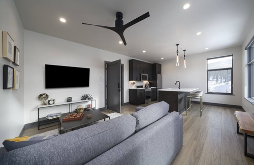 Breckenridge Condominio | New! Park Ave Flat 14, Brand new Luxury Condo, Minutes to Everything!
