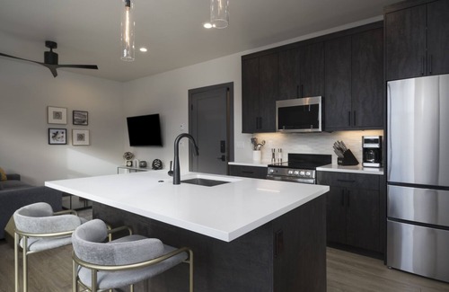 Breckenridge Condominio | New! Park Ave Flat 14, Brand new Luxury Condo, Minutes to Everything!