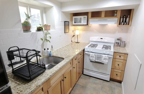 Petworth Apartamento | NEW! Park View Studio - Perfect for 2