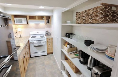 Petworth Apartamento | NEW! Park View Studio - Perfect for 2