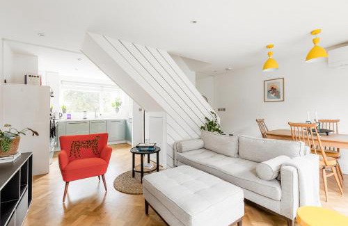 Stepney Green Casa | New! Peaceful 2BR House with Garden, Zone 2