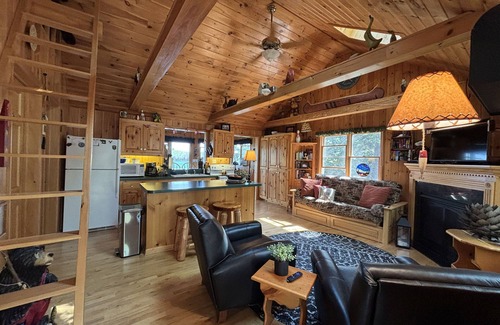 Cook Cabina | New Peaceful Retreat/Frazer Bay w/2 bedrooms 1 bath, 2 docks, fits 3 boats, wifi