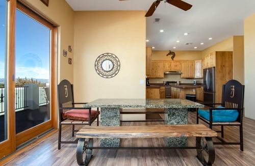 Cottonwood-Verde Village Villa | 7J Ranch: Red Rock Views, piscina y spa
