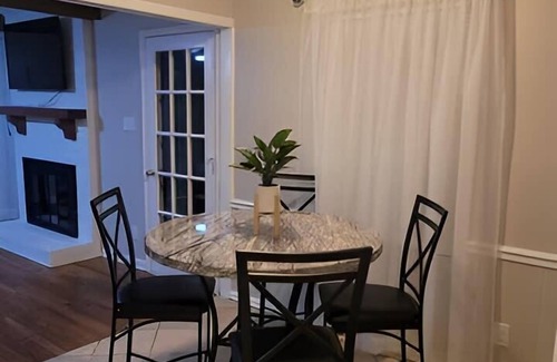 Greensboro Casa | NEW Perfect, Cozy, All Amenities, Central!