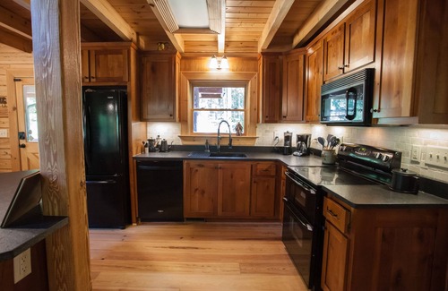 Dawsonville Cabina | NEW! Perfect for Fall Weather! - Renovated Riverfront Log Cabin with Firepits
