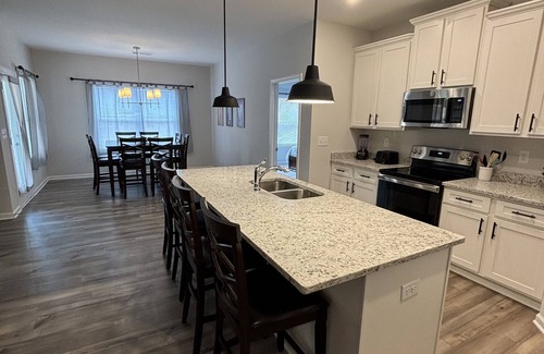 Emerson Casa | New pet-friendly home less than a mile to LakePoint Sports Complex!