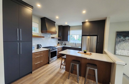 Regional District of Nanaimo Casa | New pet friendly house with amazing mountain and water views