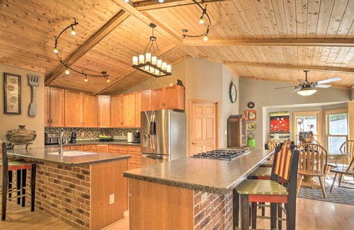 Nisswa Casa | NEW! Pet-Friendly Nisswa Home w/ Deck & Bunkhouse!