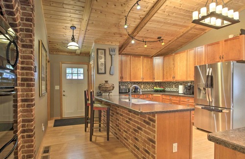 Nisswa Casa | NEW! Pet-Friendly Nisswa Home w/ Deck & Bunkhouse!