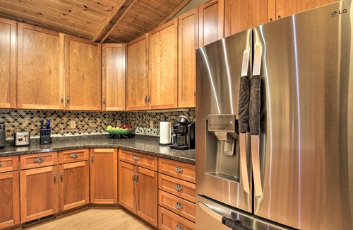 Nisswa Casa | NEW! Pet-Friendly Nisswa Home w/ Deck & Bunkhouse!