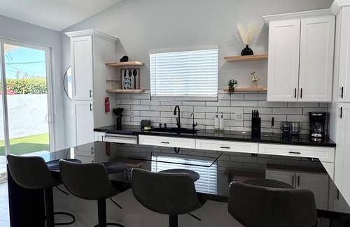 Phoenix Casa | NEW Phx Pool Home with Deep End + Central Location! Sleeps up to 8 guests.