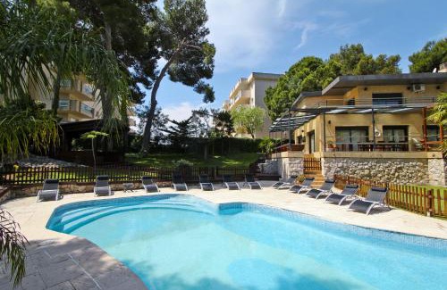 Cap de Salou Villa | New Play Lake Villa