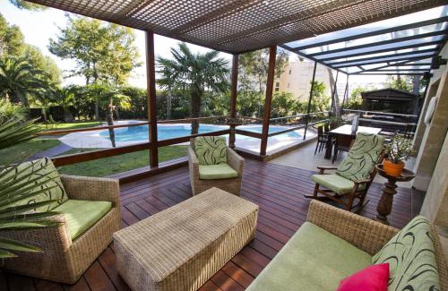 Cap de Salou Villa | New Play Lake Villa