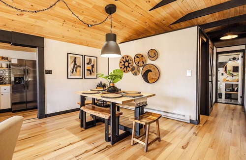 Pocono Lake Cabina | NEW Pocono Lake Modern & Cozy Cabin, Hot Tub, Pools