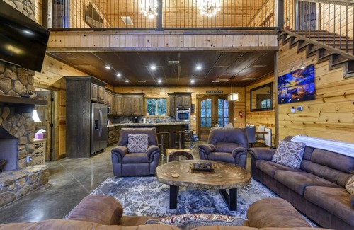 Hochatown Cabina | NEW! POOL! 5BR Pond-Hot Tub-Games - Sleeps 19