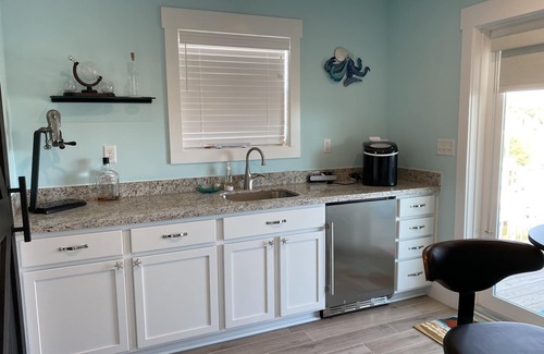 Breezeswept Beach Estates Casa | New Pool & built in Jacuzzi, Ocean views, 2 large decks, Quick Access to Water.