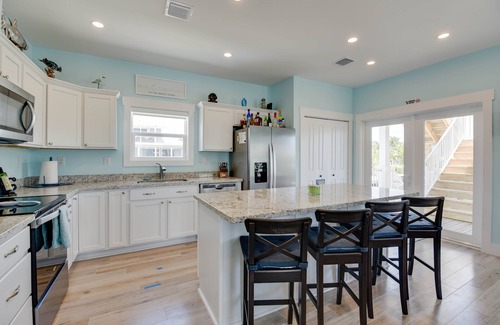 Breezeswept Beach Estates Casa | New Pool & built in Jacuzzi, Ocean views, 2 large decks, Quick Access to Water.