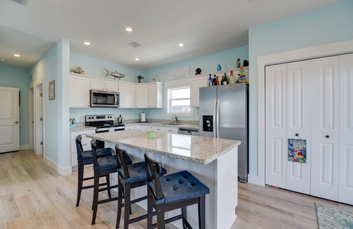 Breezeswept Beach Estates Casa | New Pool & built in Jacuzzi, Ocean views, 2 large decks, Quick Access to Water.