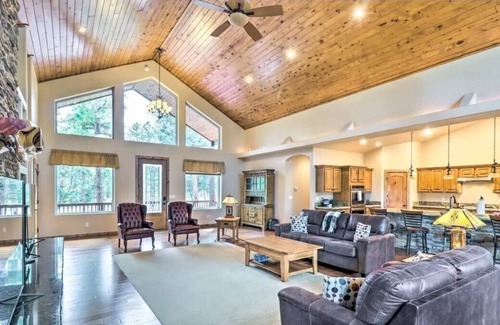 Sierra Pines Cabina | ⭐️New Premier Listing⭐️ Spacious, Private Cabin in Pine Top Show Low Grill+Deck+AC