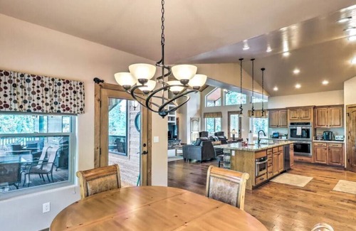 Sierra Pines Cabina | ⭐️New Premier Listing⭐️ Spacious, Private Cabin in Pine Top Show Low Grill+Deck+AC