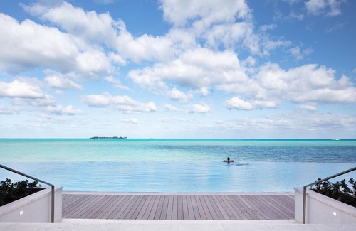 Nassau Complejo | NEW Premier Suite on Cable Beach - Huge Private Balcony- Incredible Ocean Views!