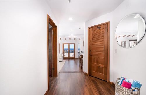 Avalon Apartamento | NEW! Premium Ocean Views, Corner Condo with Fireplace and Golf Cart