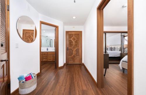 Avalon Apartamento | NEW! Premium Ocean Views, Corner Condo with Fireplace and Golf Cart