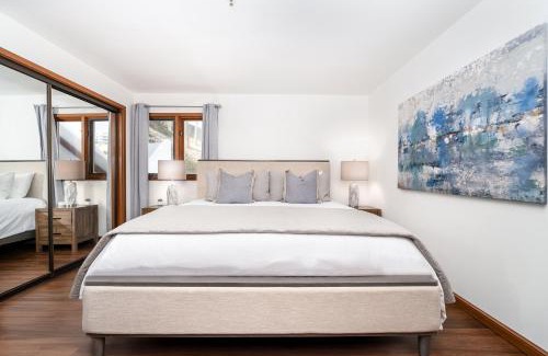 Avalon Apartamento | NEW! Premium Ocean Views, Corner Condo with Fireplace and Golf Cart