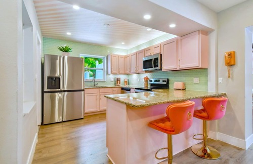 South Pinellas Community Council Casa | NEW! Pretty-n-Pink MidCentury Mod Pool/Beach Home