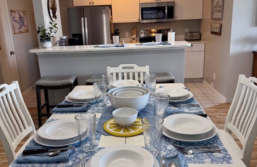 Lakeland Condominio | New: Private Condo - Great Lake Views, Screened Porch, Pools, Near Attractions!