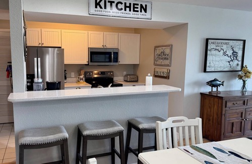 Lakeland Condominio | New: Private Condo - Great Lake Views, Screened Porch, Pools, Near Attractions!