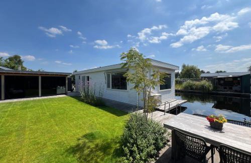 Vinkeveen Chalet De Esquí | New- Private Cosy Houseboat, on a lake near Amsterdam