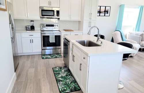 Twin Lakes Villa | New private home w/ dedicated workspace. Pet friendly, family-friendly!