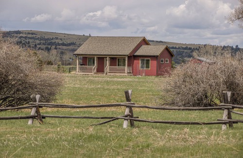 Bozeman Casa | NEW! Private River access with spectacular views of Gallatin Gateway