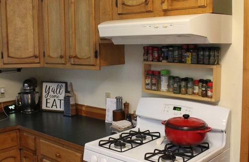 Chiniak Casa | NEW Private wooded hideaway w/ spacious deck & hot tub, steps to beach & fishing