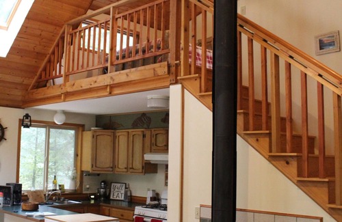 Chiniak Casa | NEW Private wooded hideaway w/ spacious deck & hot tub, steps to beach & fishing