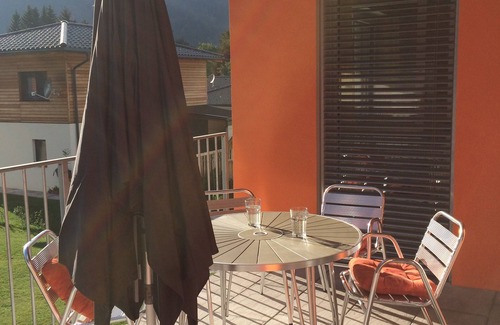 Lienz Apartamento | NUEVO Apartamento tranquilo con equipamiento de alta calidad y vistas a las montañas.