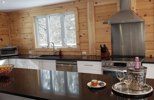 Lac-Superieur Cabaña | New, quiet, light-filled luxury on 8 acres in Mont- Tremblant