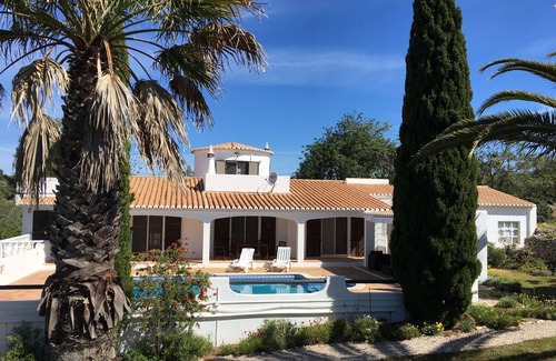 Benatrite Villa | Magnífica villa de 3 dormitorios en una zona tranquila con piscina privada y vistas lejanas al mar.