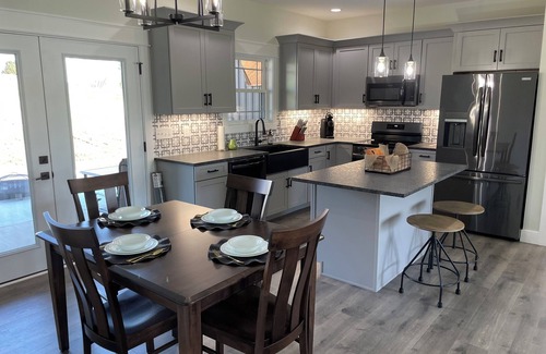Harrodsburg Casa | New Quiet Retreat-Distilleries, Hot Tub Shaker Village, Herrington Lake