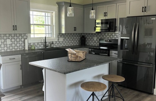 Harrodsburg Casa | New Quiet Retreat-Distilleries, Hot Tub Shaker Village, Herrington Lake
