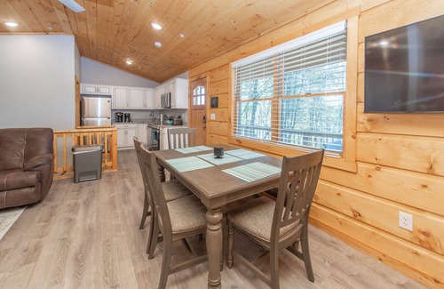 McHenry Cabina | New! Quittin Time: Lake Area, A/C, Fireplace, Fire Pit!