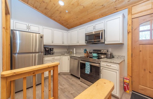McHenry Cabina | New! Quittin Time: Lake Area, A/C, Fireplace, Fire Pit!
