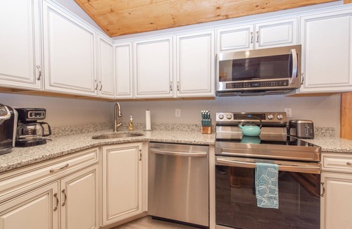 McHenry Cabina | New! Quittin Time: Lake Area, A/C, Fireplace, Fire Pit!