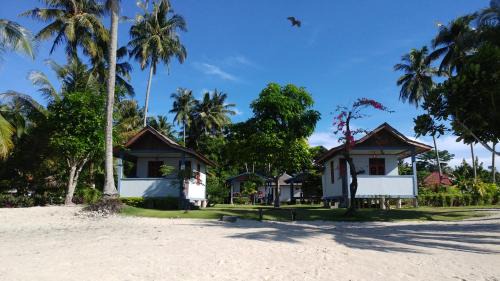 Nias Cama Y Desayuno | New Raya - Nias Beach Bungalows