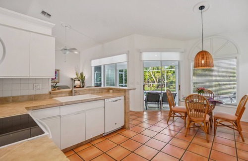Crown Pointe Casa | NEW! Relaxed Tropical Retreat 5 miles to Beach