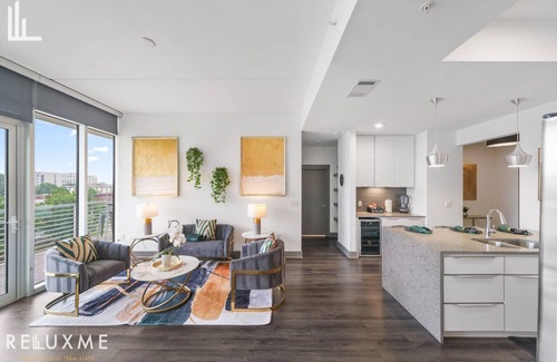 Second Ward Apartamento | NEW Reluxme | High-Rise Escape 2BD w/King Top Amenities🏙️