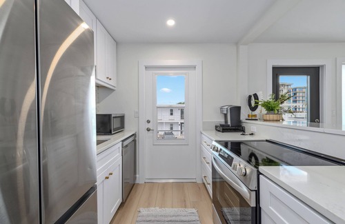Coquina Sands Condominio | New Remodel 1-bedroom condo on the bay, across the street from Lowdermilk beach