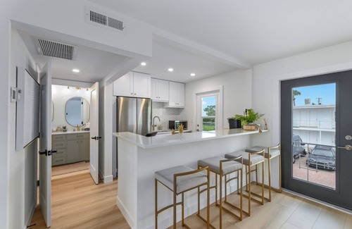 Coquina Sands Condominio | New Remodel 1-bedroom condo on the bay, across the street from Lowdermilk beach