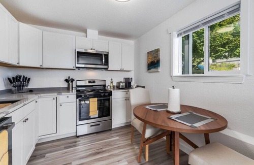 Hilltop Apartamento | New Remodeled 1BR/1BA in DT Tacoma - 1
